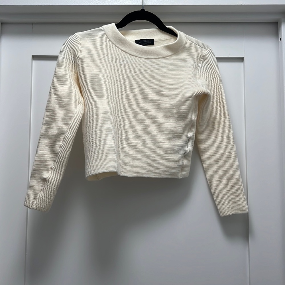 Club Monaco cropped sweater. Crewneck. Great condition. Size S/P.